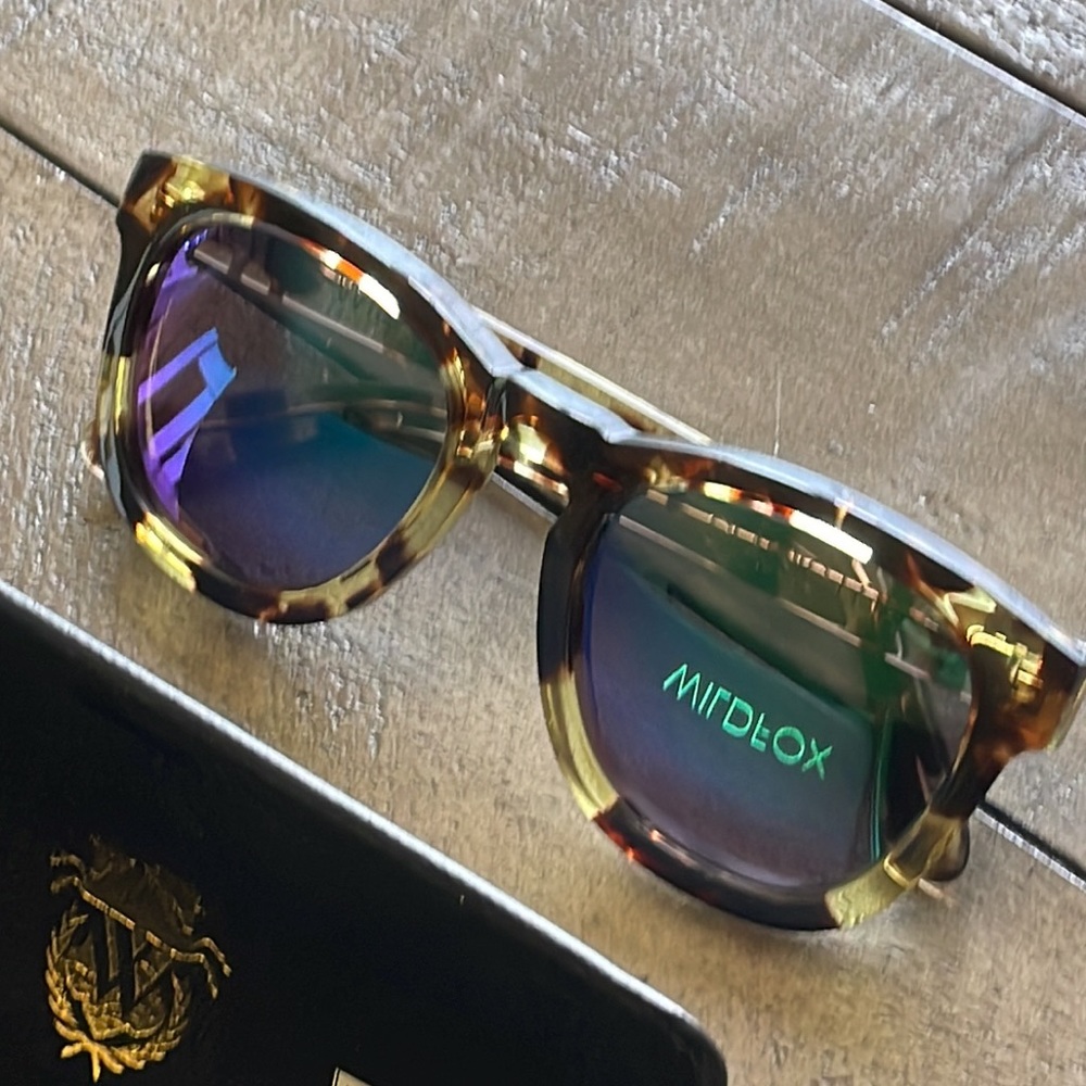 WILDFOX SUNGLASSES
